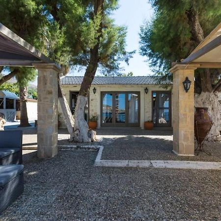 Villa Proto Helidoni - A Cozy Beachfront Villa Petres  Extérieur photo