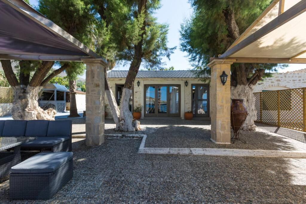 Villa Proto Helidoni - A Cozy Beachfront Villa Petres  Extérieur photo