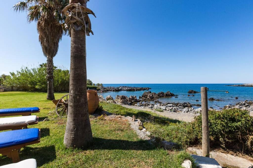 Villa Proto Helidoni - A Cozy Beachfront Villa Petres  Extérieur photo