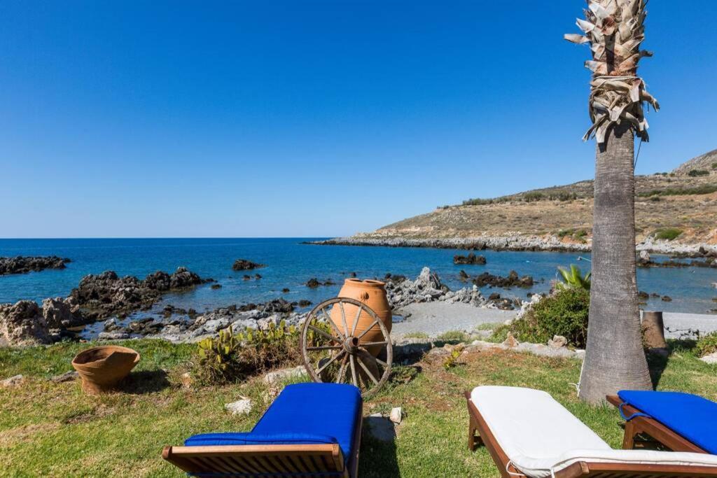 Villa Proto Helidoni - A Cozy Beachfront Villa Petres  Extérieur photo