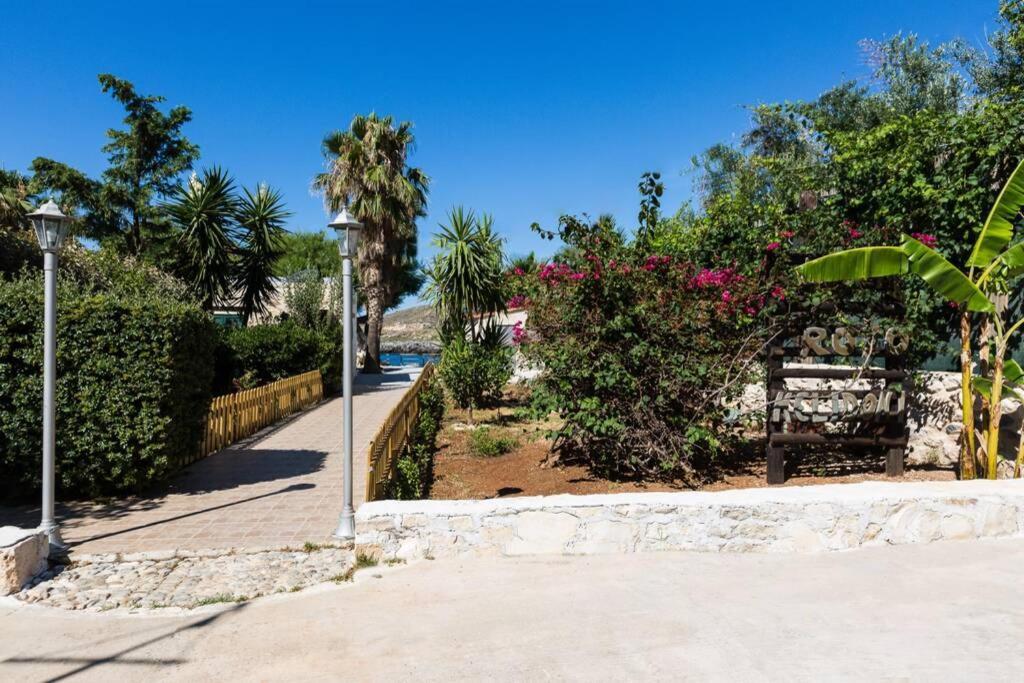 Villa Proto Helidoni - A Cozy Beachfront Villa Petres  Extérieur photo