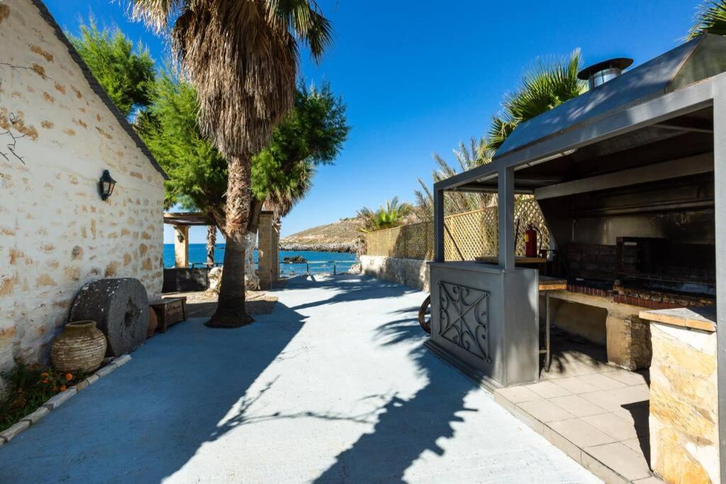 Villa Proto Helidoni - A Cozy Beachfront Villa Petres  Extérieur photo
