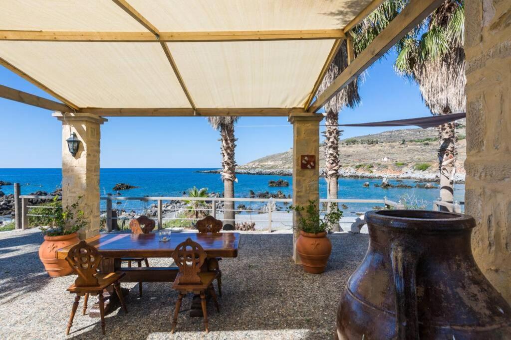 Villa Proto Helidoni - A Cozy Beachfront Villa Petres  Extérieur photo