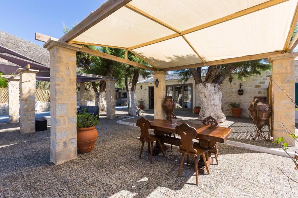 Villa Proto Helidoni - A Cozy Beachfront Villa Petres  Extérieur photo