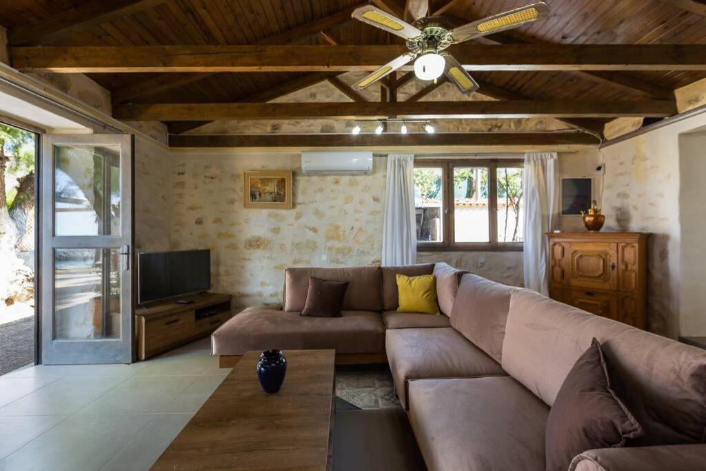 Villa Proto Helidoni - A Cozy Beachfront Villa Petres  Extérieur photo