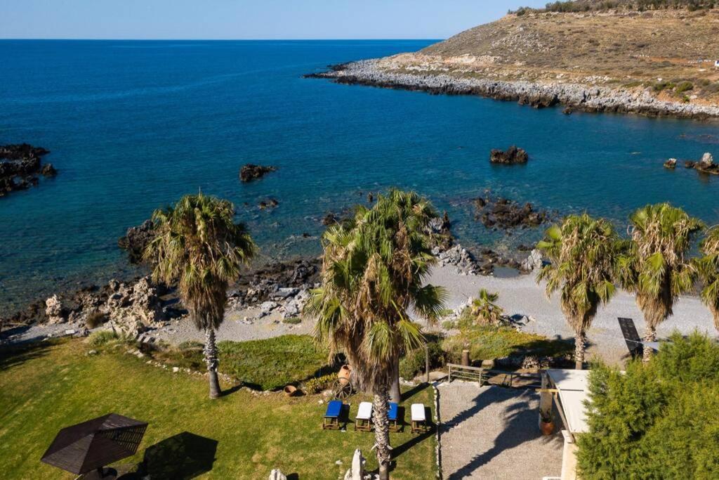 Villa Proto Helidoni - A Cozy Beachfront Villa Petres  Extérieur photo